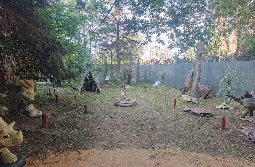 В Энгельсе продают парк динозавров
